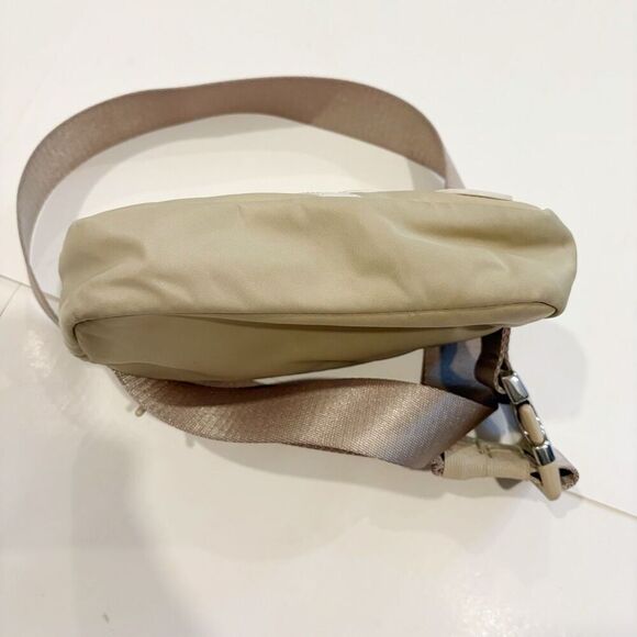 Lululemon Everywhere Belt Bag Convertible Fanny Pack Tan Travel Crossbody - Picture 5 of 6